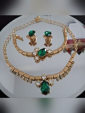 Vintage Green Rhinestone Set Include Necklace Bracelet  Clip Earring